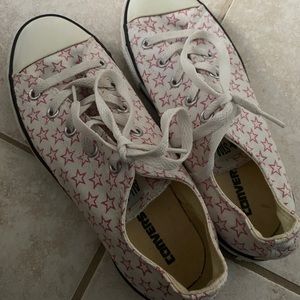 women’s size 5: red & white star low top converse